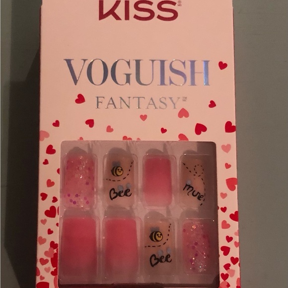 NEW! Kiss Voguish Fantasy Nails - Picture 1 of 1